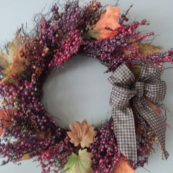 20" Wreath Different Colors of Burgundy/Plum Berries and Homespun Bow - Picture 7 of 9